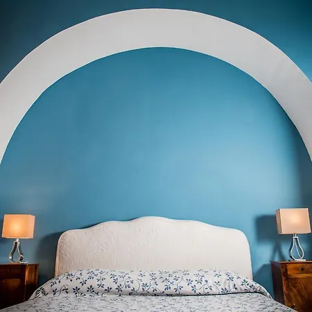 Isabel Nocleg ze śniadaniem 4*